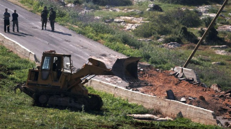 الاحتلال يجرف أراضي وخطوطًا ناقلة للمياه في طوباس