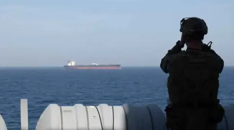 صحيفة: إيران تحاول تصدير النفط إلى الصين عبر السكك الحديدية