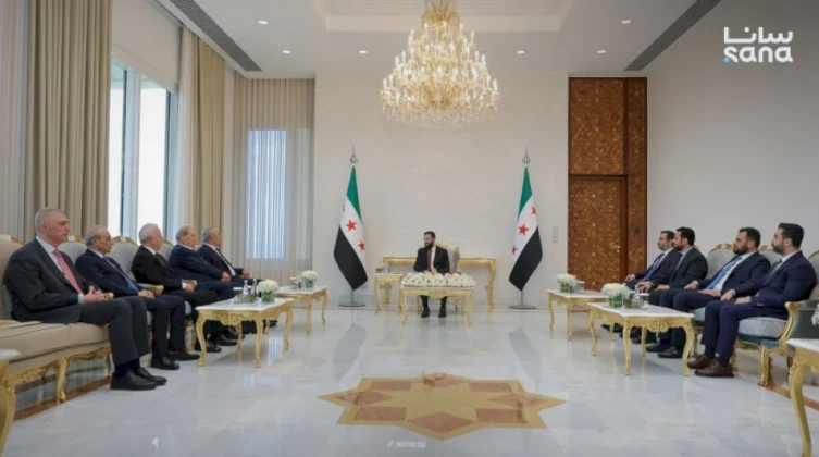 الشرع يستقبل وفداً فلسطينياً برئاسة الشيخ