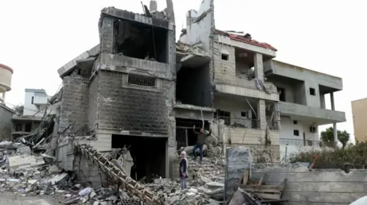 إسرائيل تعلن استهداف مواقع لحزب الله في جنوب لبنان