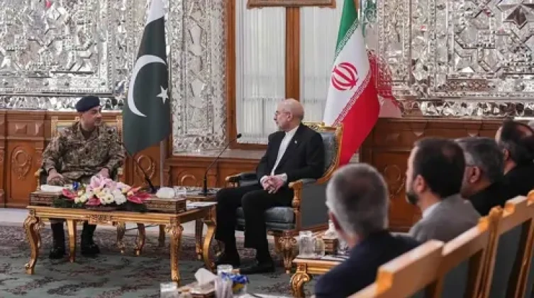وكالة إيرانية: طهران تنتظر الرد الأمريكي عبر الوسيط الباكستاني