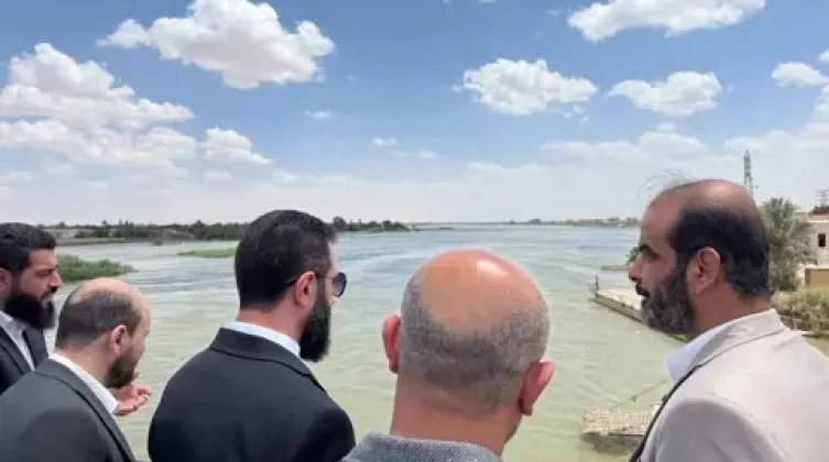 الشرع يزور دير الزور للاطلاع على أضرار فيضان نهر الفرات