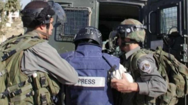 . 45 صحفيًا في سجون الاحتلال بظروف صعبة