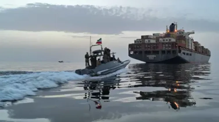 بيانات التتبع: شلل شبه كامل في مضيق هرمز بعد تصريحات ترامب