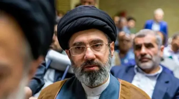 مستشار المرشد الإيراني: مجتبى بصحة جيدة ويشرف على المفاوضات اقرأ المزيد على موقع إرم نيوز: https://www.eremnews.com/news/world/pvnw2kv