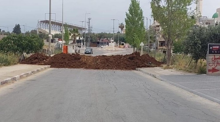 الاحتلال يُغلق عدة شوارع في الخضر جنوب بيت لحم