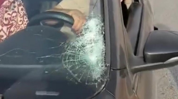 مستوطنون يهاجمون مركبات المواطنين جنوب شرق بيت لحم