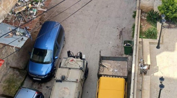 قوات الاحتلال تغلق طرقًا داخلية في قرية زبوبا بجنين