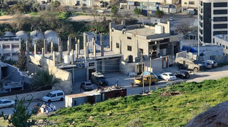 الاحتلال يستولي على مركبة باقتحام قرية المغير