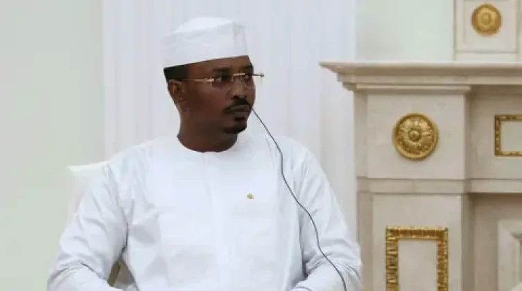 ديبي يحذّر من نقل حرب السودان إلى تشاد
