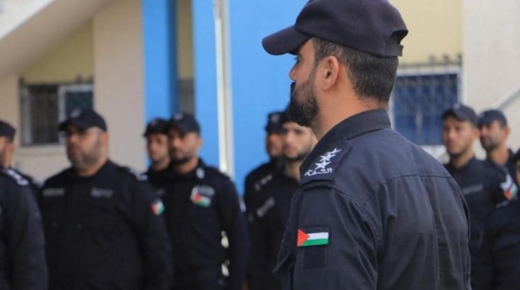 شرطة دير البلح تُنهي شكاوى مالية بقيمة 7480 شيكلًا