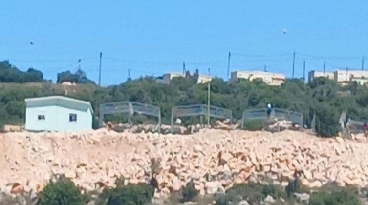 مستوطنون يشرعون بإقامة بؤرة استيطانية غرب سلفيت