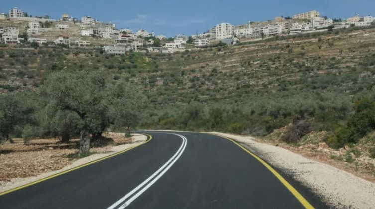 حكومة الاحتلال تصادق على ميزانية تزيد على مليار شيقل لشق طرق استيطانية بالضفة