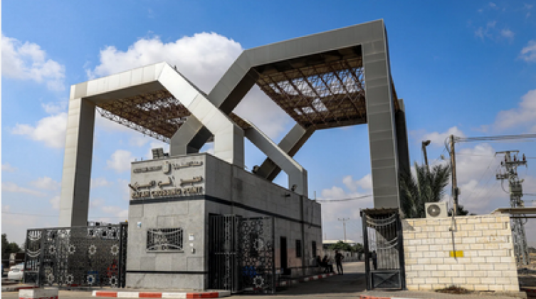 26 مريضاً يغادرون غزة للعلاج بالخارج