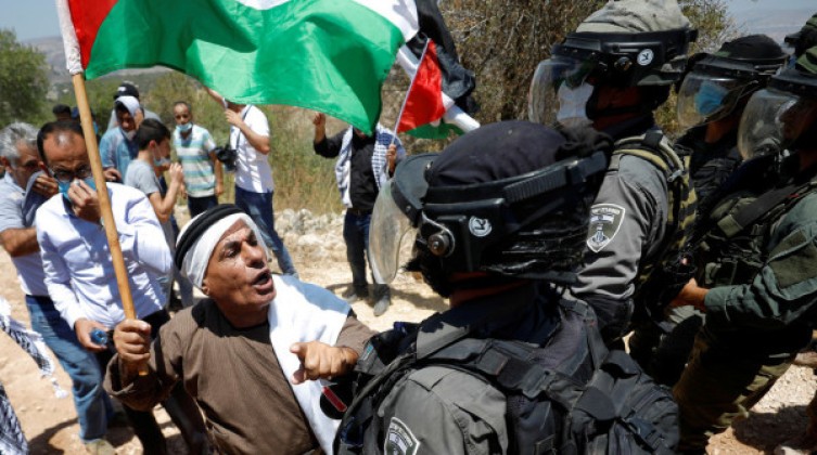 فلسطينيو الداخل يواصلون شدّ الرحال إلى المسجد الأقصى