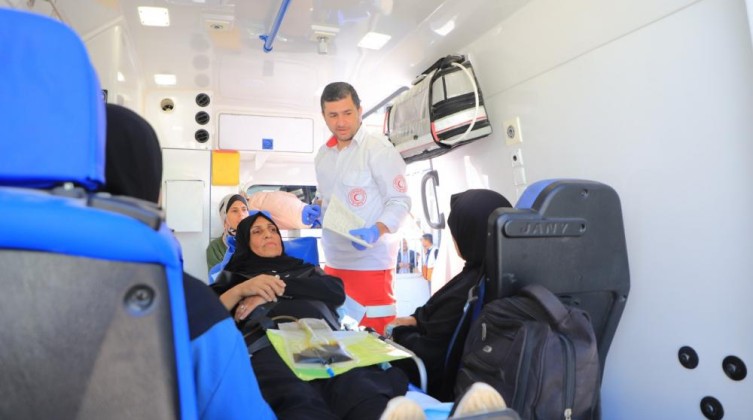 مغادرة 73 مريضًا مع مرافقيهم عبر معبر رفح