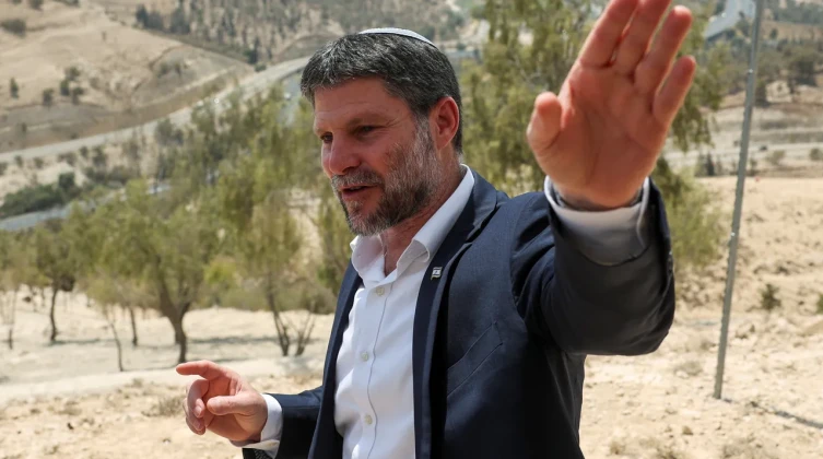 سموتريتش يعلن إلغاء “اتفاق الخليل” ونقل صلاحيات التخطيط للإدارة المدنية