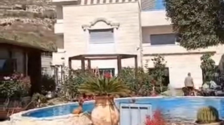الاحتلال يخطر بهدم "فيلا" في برقة شمال غرب نابلس