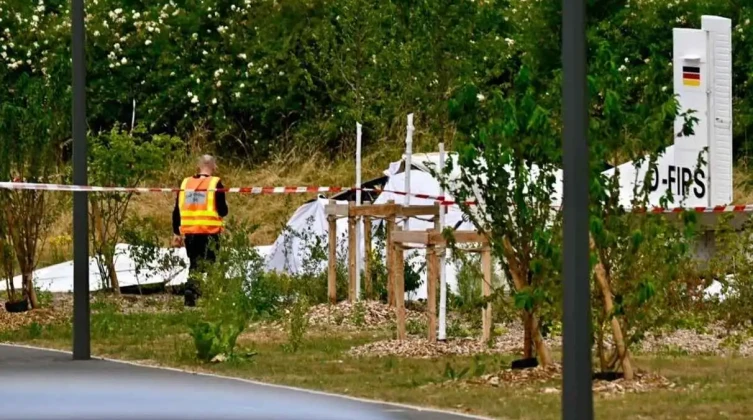 مقتل 11 شخصًا إثر تحطم طائرة مدنية شرقي فرنسا