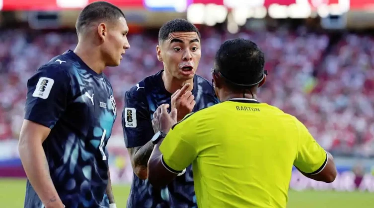 ألميرون يدخل التاريخ بطرد غريب