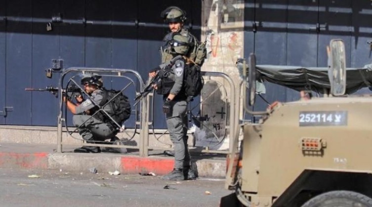 إصابة شاب برصاص الاحتلال خلال اقتحام كفر عقب