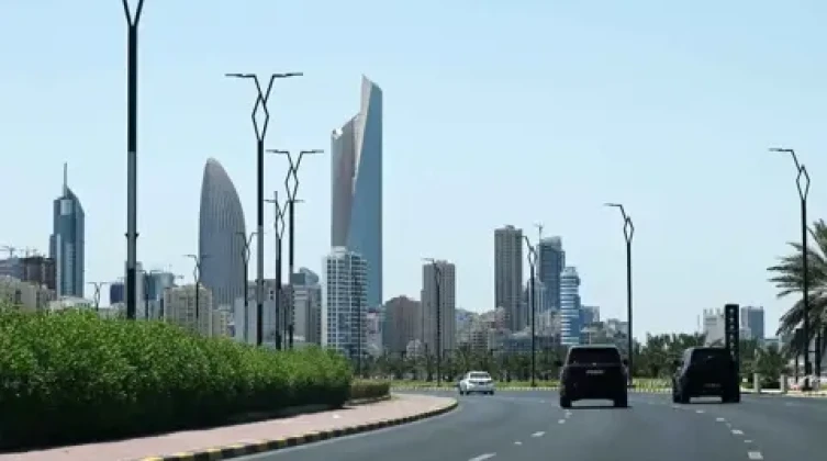 "الدفاع الكويتية": التصدي لـ7 صواريخ إيرانية دون إصابات