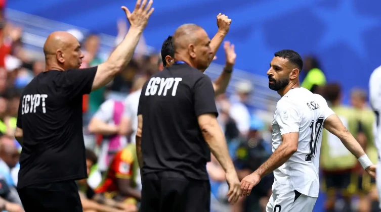 بالفيديو: منتخب مصر يحتفل بعيد ميلاد محمد صلاح