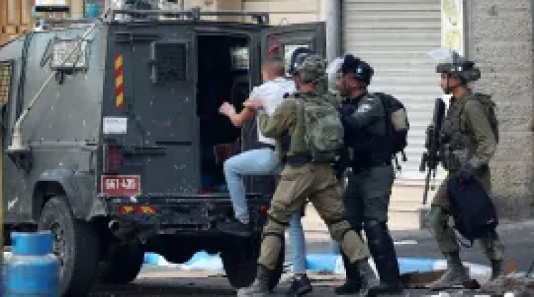 الاحتلال يشن حملة مداهمات واعتقالات في الضفة