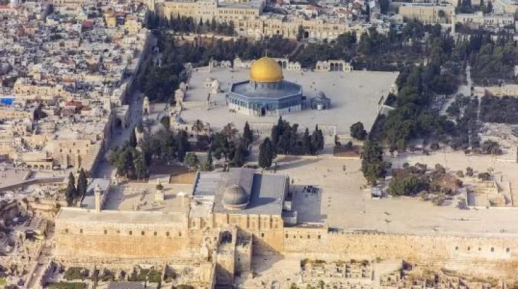 محافظة القدس تحذر من مخطط إسرائيلي جديد لفرض السيطرة على الأقصى