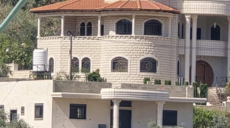 نابلس: الاحتلال يحول منزلاً إلى ثكنة عسكرية في قرية مادما