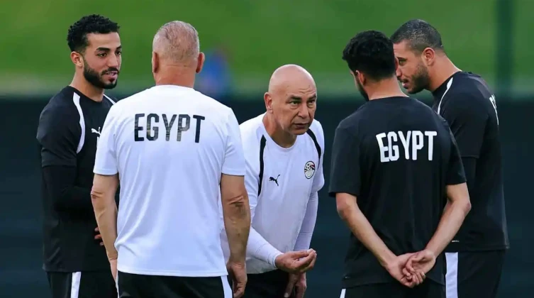 شرط صارم يعرقل عودة محمد عبد المنعم إلى الأهلي