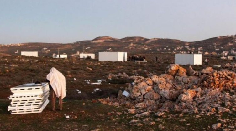 مستوطنون يوسعون بؤرة استيطانية شمال القدس