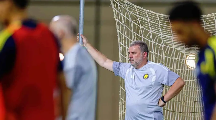 النصر يقترب من ضم خبير الكرات الثابتة في أستون فيلا