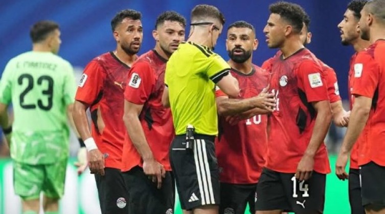 خبير تحكيمي يفجّر المفاجأة ويحسم مصير إعادة مباراة مصر والأرجنتين!  ا