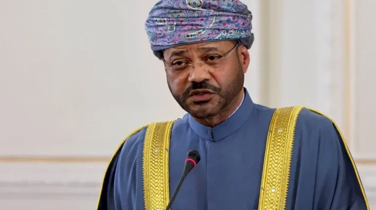 وزير الخارجية العُماني يحذر من مخاطر إقليمية متصاعدة