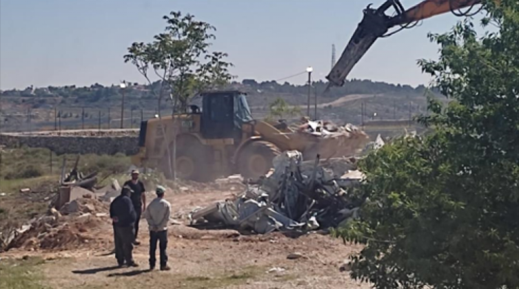الاحتلال يهدم منزلًا في بروقين غرب سلفيت