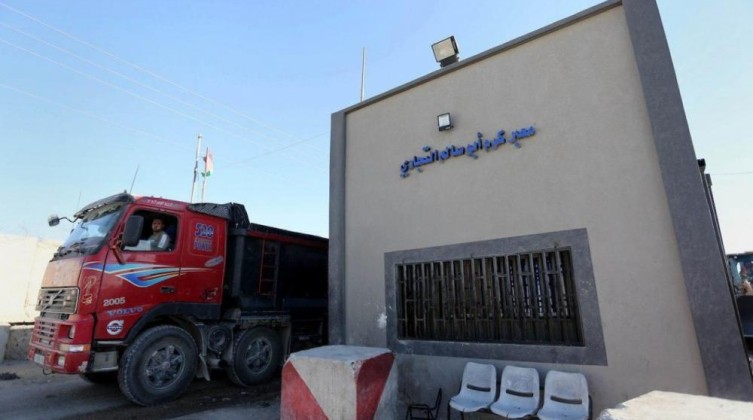 الاحتلال يعتقل مواطنا أثناء عودته إلى غزة