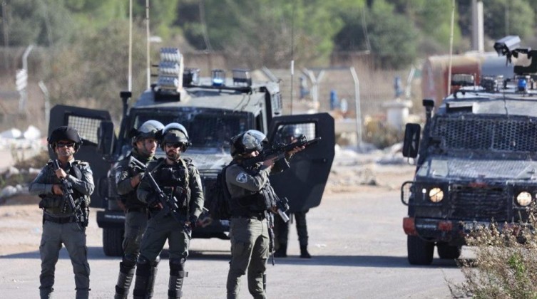 الاحتلال يعتقل شابين من المغير شمالي رام الله