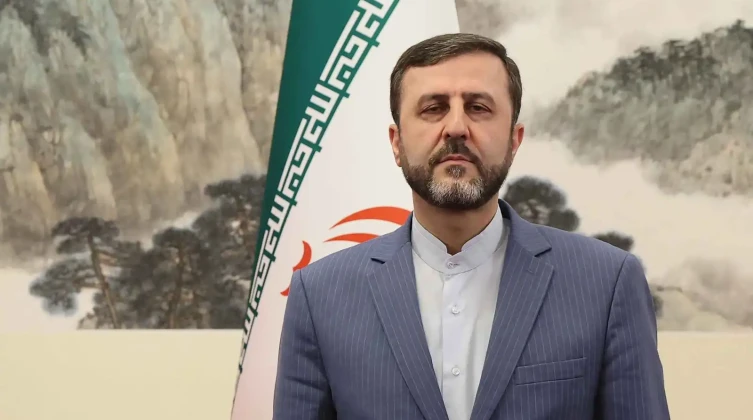 إيران تحذر من تحركات عسكرية في مضيق هرمز