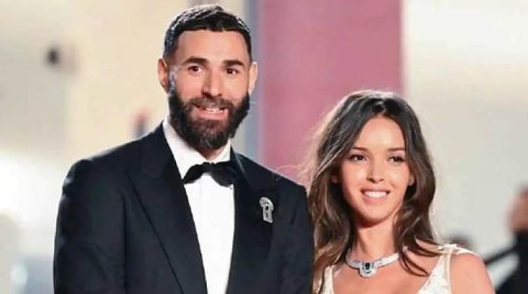 كريم بنزيما يفاجئ زوجته الجزائرية