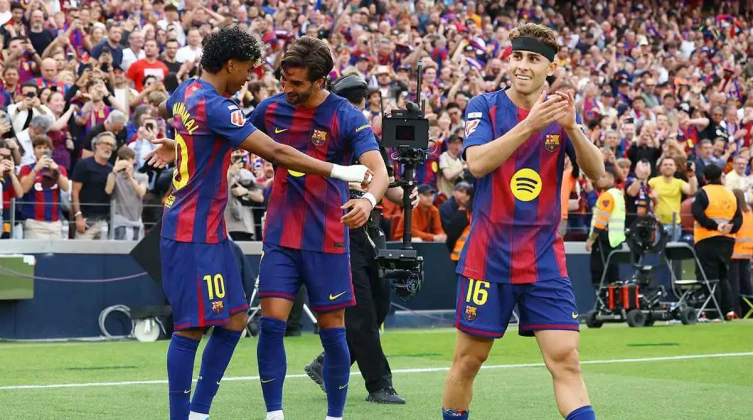 "تقارير": مهاجم برشلونة يوافق على الانتقال إلى باريس سان جيرمان