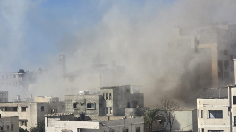 حماس تعقب على قصف شقة سكنية في حي النصر بمدينة غزة