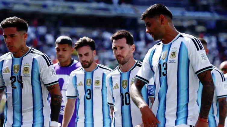 روميرو يثير الجدل في تتويج مونديال 2026 بلقطة مع ترامب (فيديو)