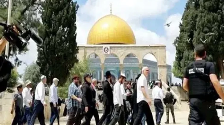 125 مستوطنًا يقتحمون المسجد الأقصى