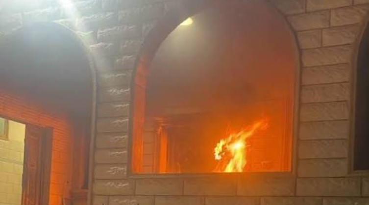 مستوطنون يحرقون منزلين ومسجدًا في مسافر يطا