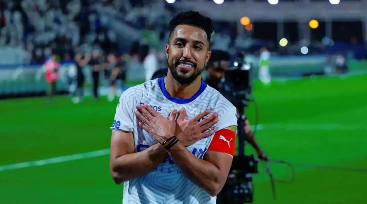 حقيقة اقتراب سالم الدوسري من الرحيل عن الهلال