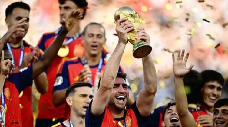برشلونة يفتح ملف التعاقد مع نجم منتخب إسبانيا