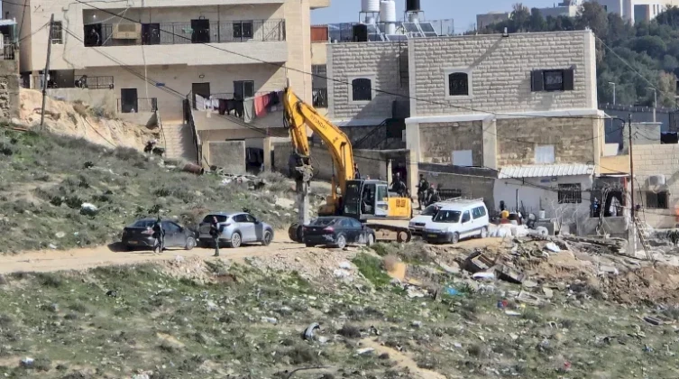 قوات الاحتلال تشرع بهدم منزلين في نحالين وزعترة ببيت لحم