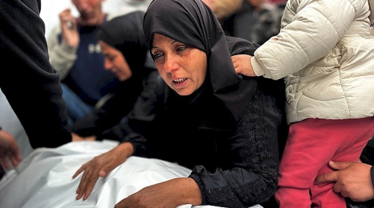 غزة: شهيد ومصابون وانتشال جثماني شهيدين من بيت لاهيا