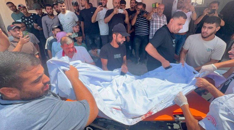 بالصور: شهيد وإصابات في قصف إسرائيلي على مدينة دير البلح